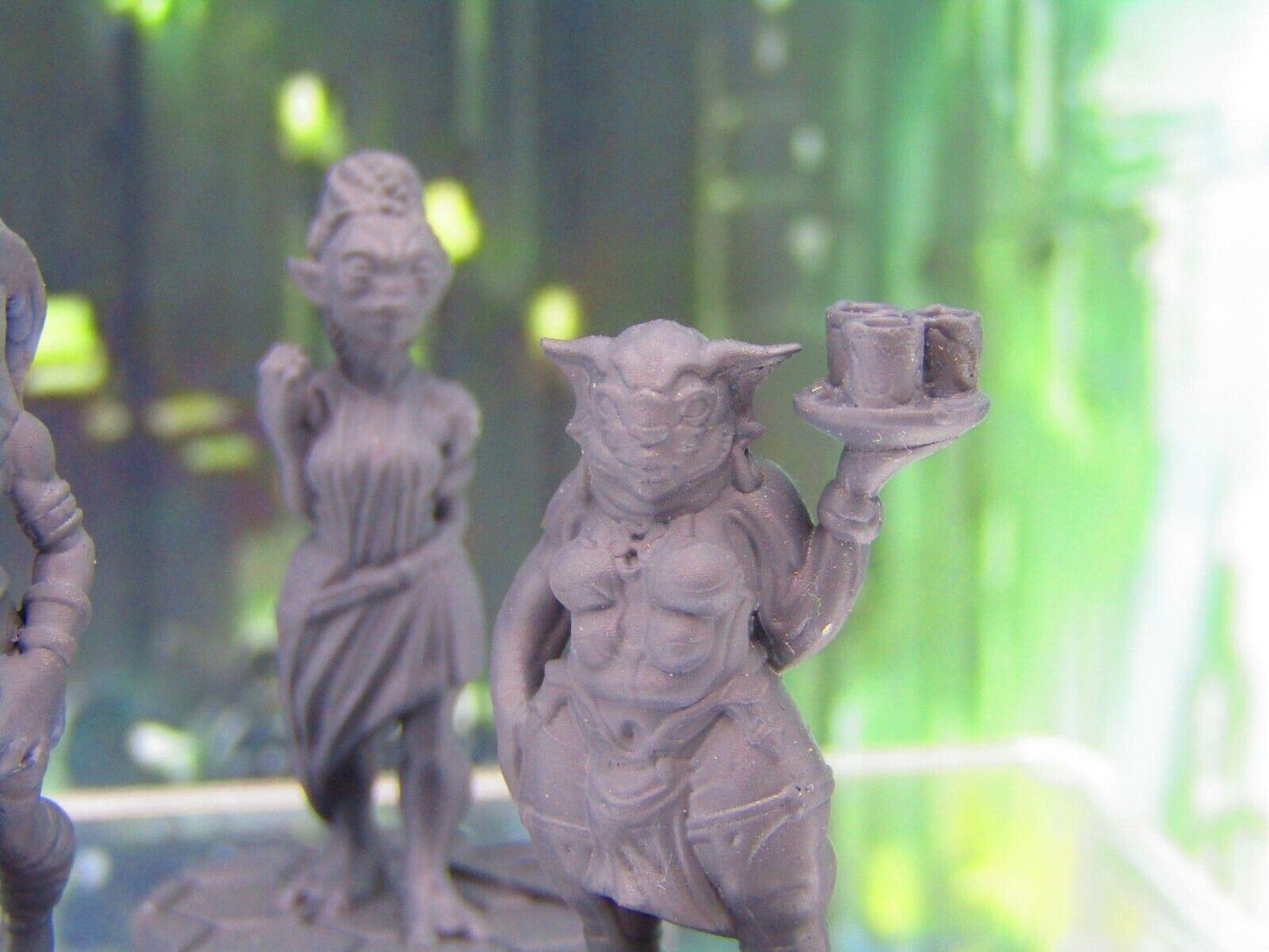 Alien Nightclub Waitress Server Pair & Courtesan Mini Miniature Figure 3D Print