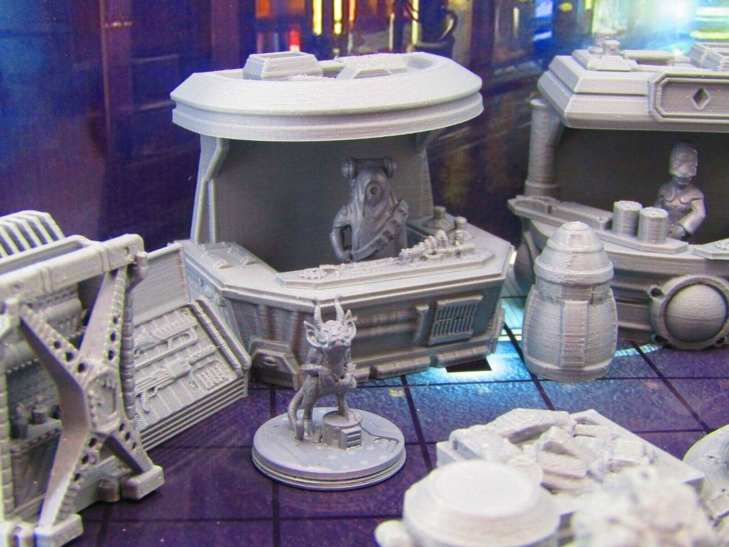 33pc Sci Fi Black Markets Stall Set w/ Merchants Miniatures Minis Set Sci Fi Rpg