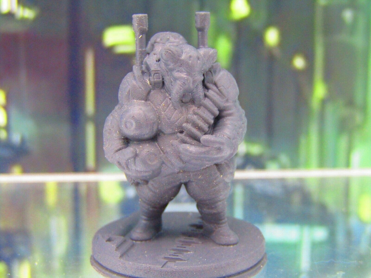 Alien Weapons Arms Gun Dealer Trader Mini Miniature Figure 3D Print Sci Fi