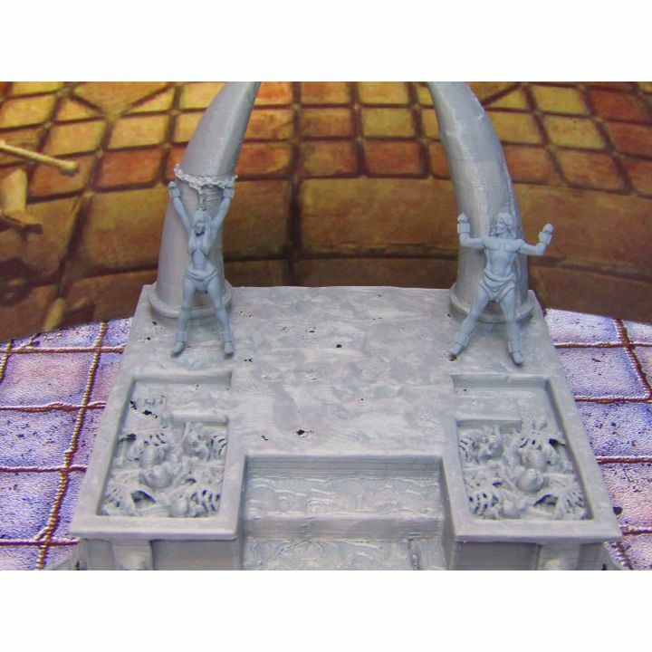 Cultists Sacrificial Torture Altar & Sacrifice Victims Scene Scenery