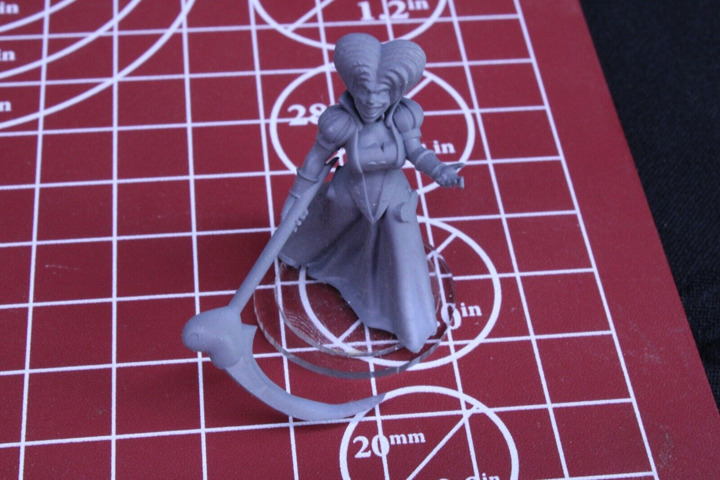 Queen of Hearts Alice in Wonderland Mini Model Scale RPG Tabletop Gaming D&D