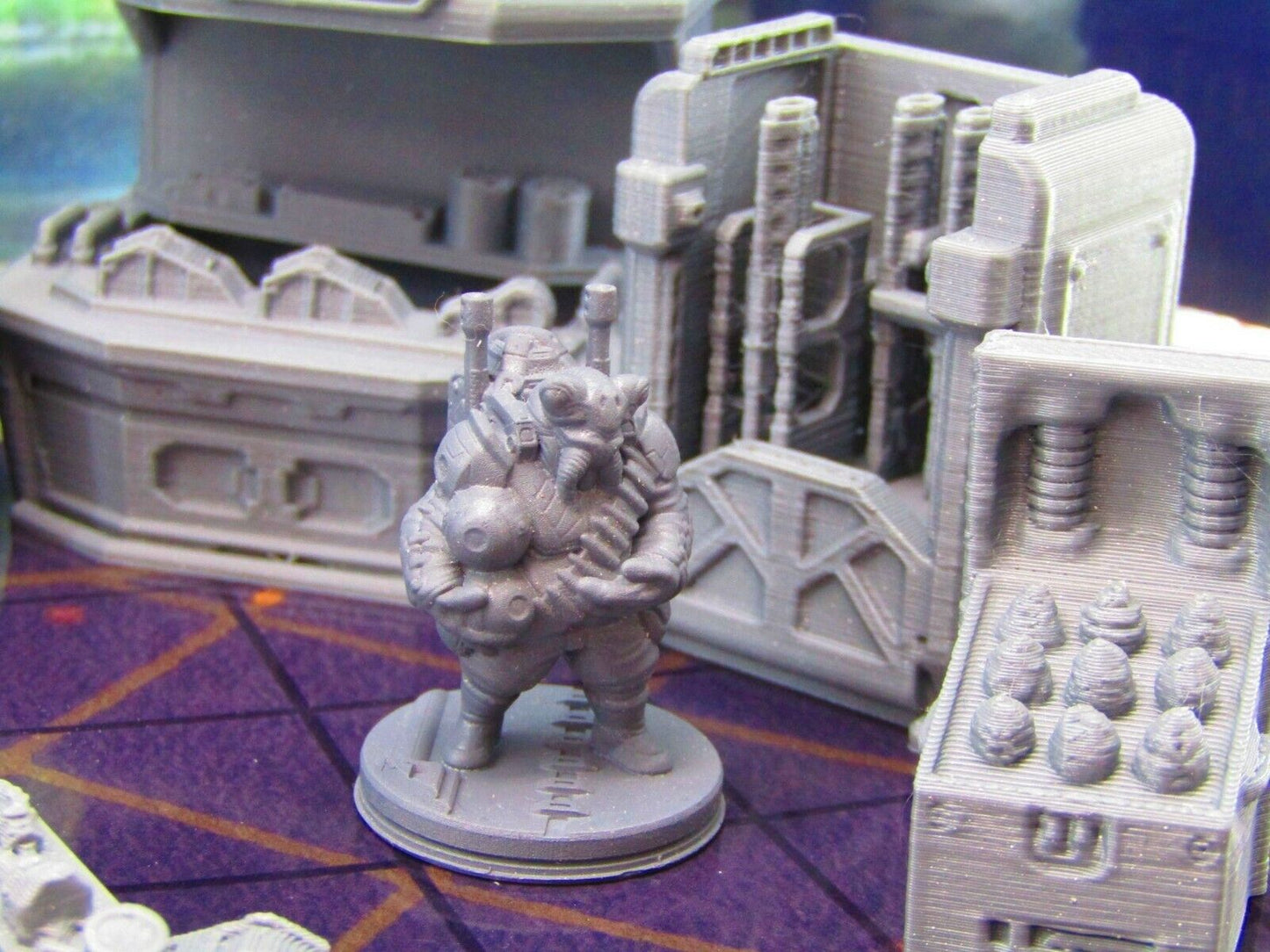 33pc Sci Fi Black Markets Stall Set w/ Merchants Miniatures Minis Set Sci Fi Rpg