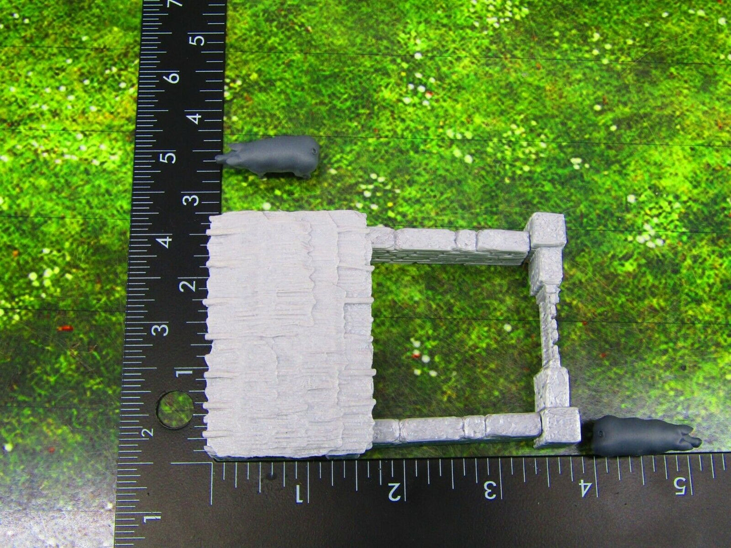 Farm Pig Pen & 2 Pigs Scatter Terrain Scenery 3D Printed Model 28/32mm Scale