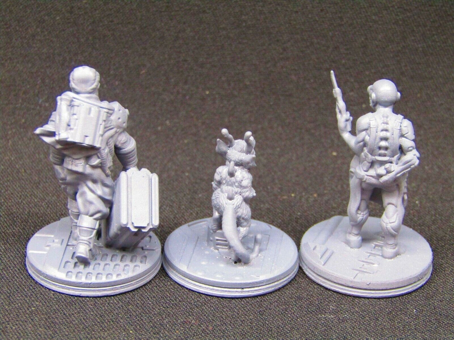 20pc Sci Fi Dr. Laboratory W/ Dr., Transporter & Pet Miniatures Minis Set Rpg