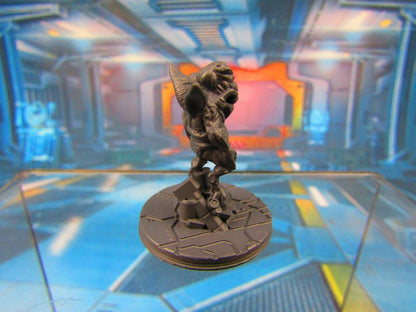 Alien Junk Trader Merchant Mini Miniature 3D Printed Model 28/32mm Scale Sci Fi