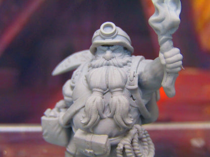 Dwarven Miner Dwarf Explorer Adventurer Mini Miniatures 3D Printed Model 28/32mm