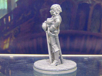 Human Pirate Crewwoman First Mate Mini Miniature Figure 3D Printed Model 28/32mm