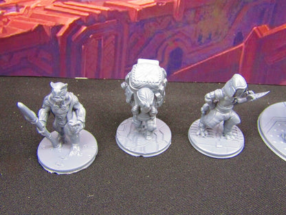 10pc Titus X Sci Fi Set 8 Mini Miniature Model Character Figure 28mm/32mm Scale