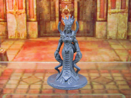 Dark Elf Matriarch Evil Queen Mini Miniature Figure 3D Printed Model 28/32mm