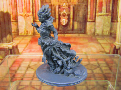 Demon Fungus Plant Blight Queen of Rot w/Skulls Mini Miniature Figure 3D Printed