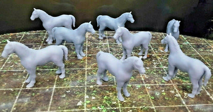 Lot of 8 Wild Horse Minis Miniature Figures 28mm Scale Dungeons & Dragons Resin