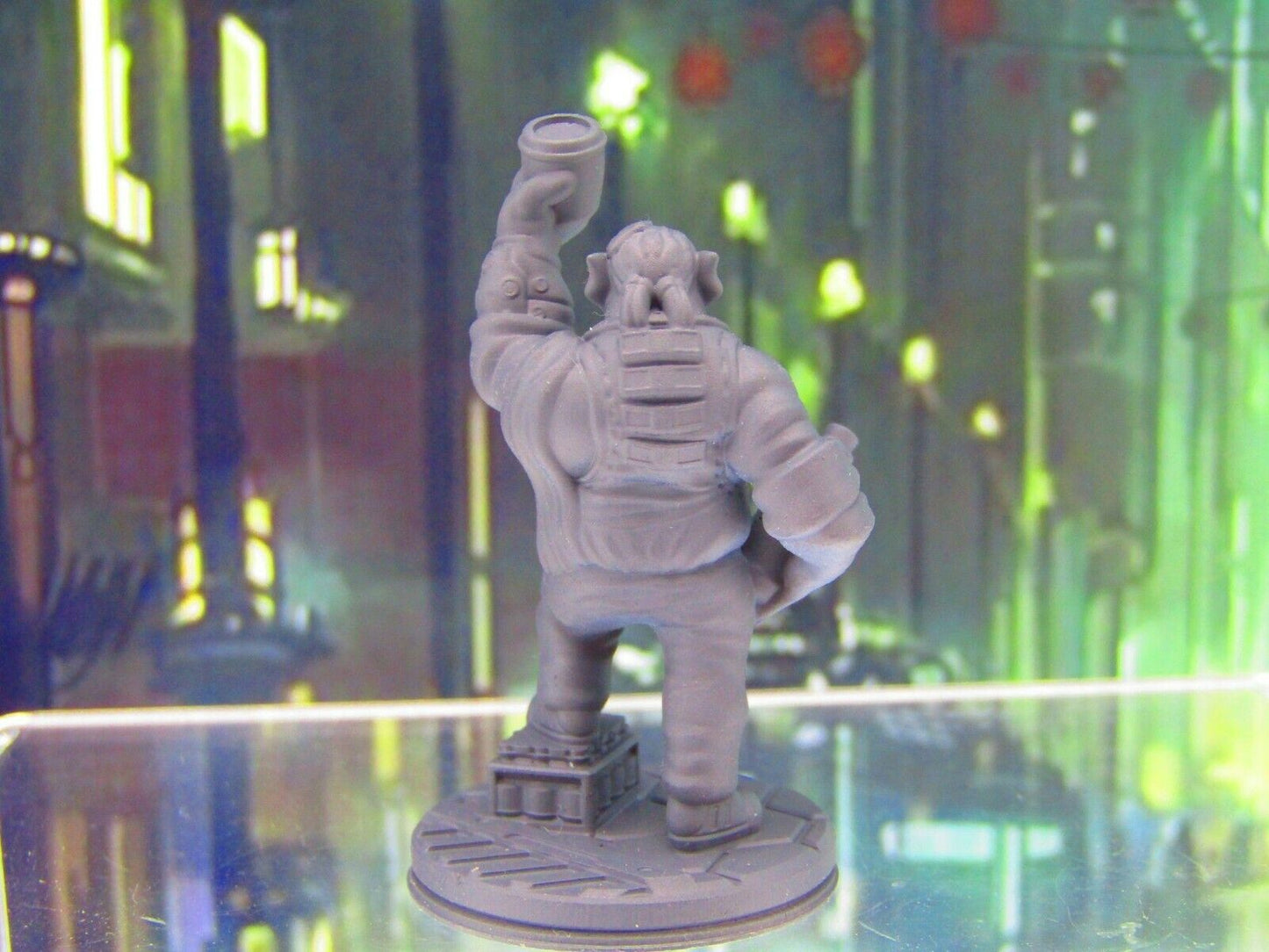 Alien Space Pub Tavern Night Club Bar Tender Bar Keeper Mini 3D Print Sci Fi