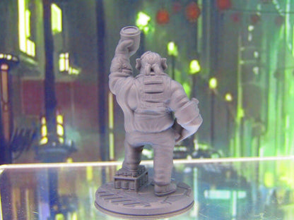 Alien Space Pub Tavern Night Club Bar Tender Bar Keeper Mini 3D Print Sci Fi