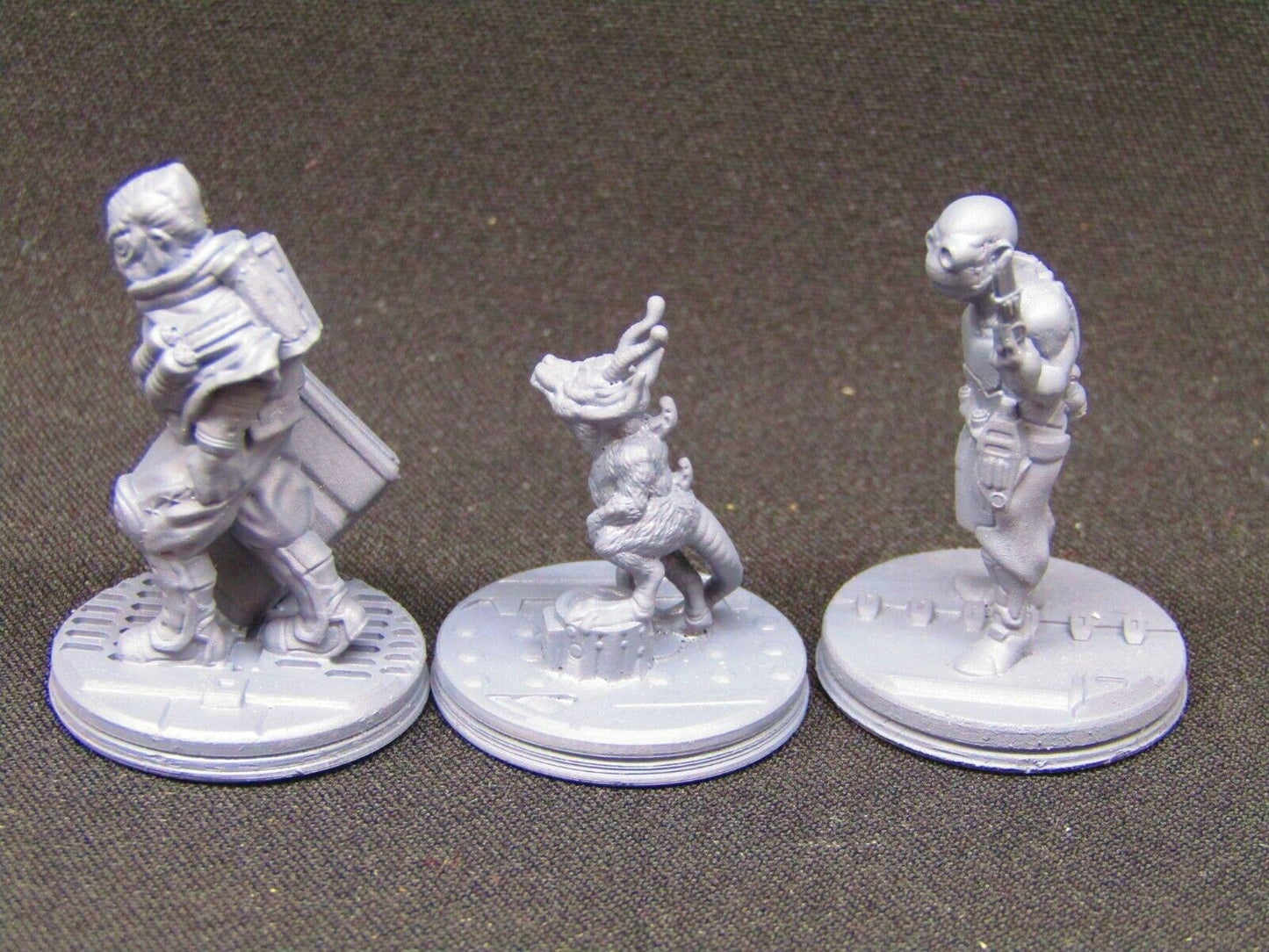 20pc Sci Fi Dr. Laboratory W/ Dr., Transporter & Pet Miniatures Minis Set Rpg