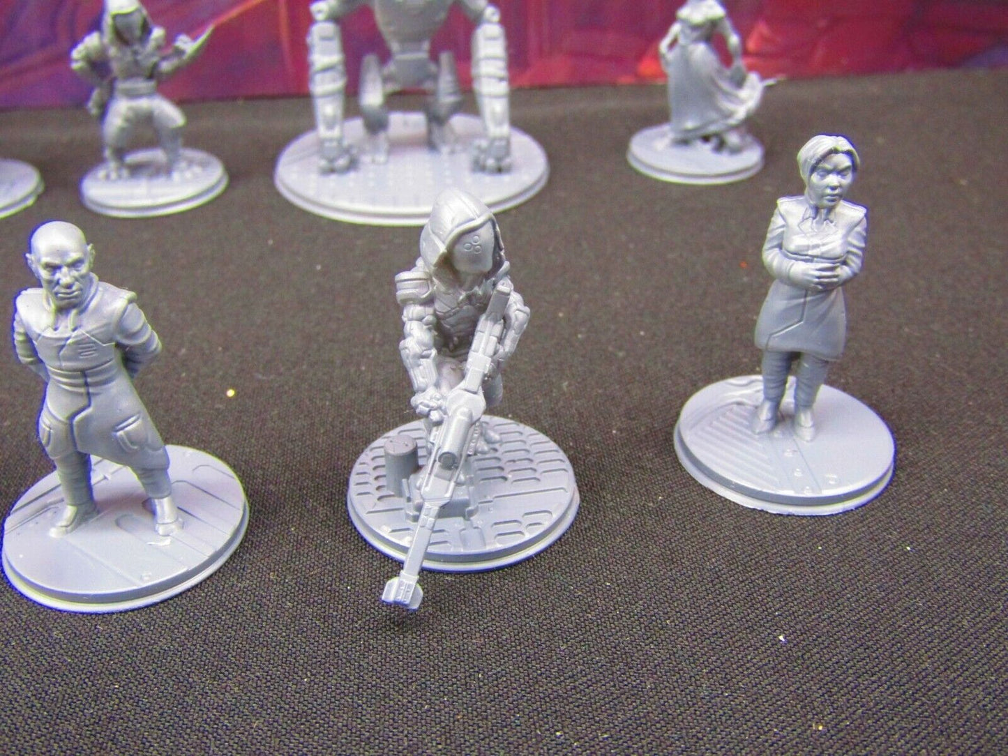 10pc Titus X Sci Fi Set 8 Mini Miniature Model Character Figure 28mm/32mm Scale