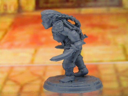 Felin Fastep Female Rogue Thief Stealth Dwarf Mini Miniatures 3D Printed Model